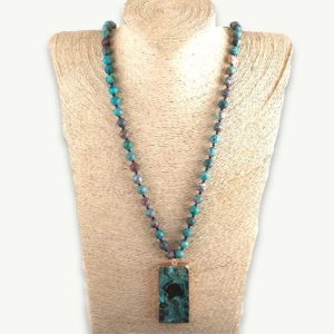 collier féminin en pierres naturelles