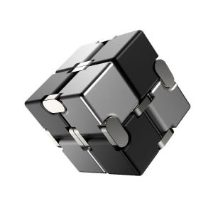 cube en métal pour la sérénité