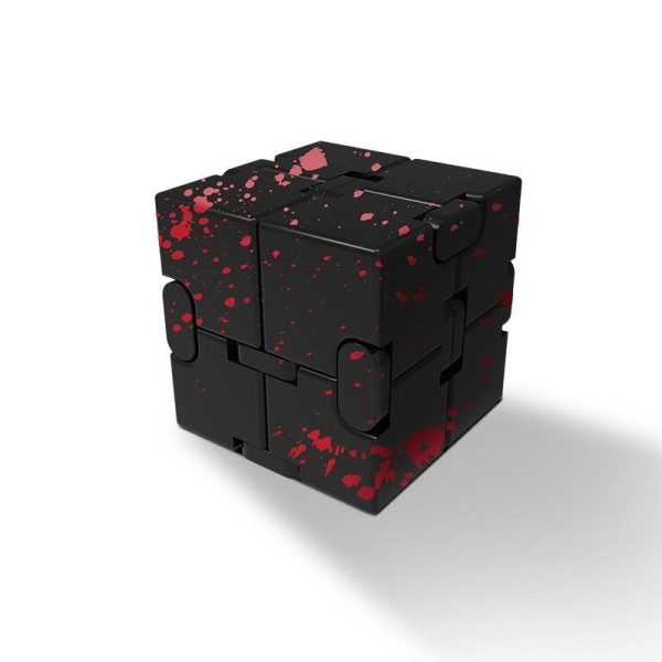 cube antistress en métal noir rouge