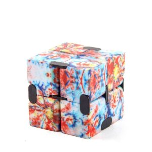 cube de manipulation multicolore