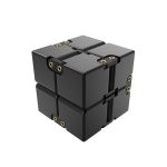 cube en métal bleu pour se détendre